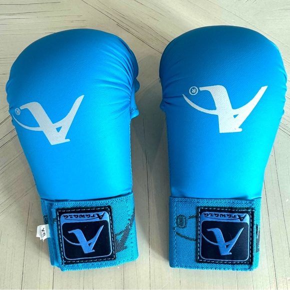 ARAWAZA Martial Arts Youth Fist Gear / Gloves – Blue, Size XS - Picture 4 of 9